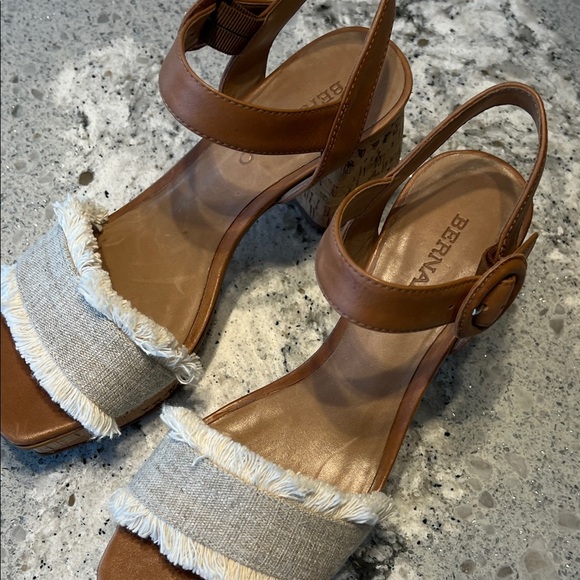 Bernardo Bernardo Tan and Cream Brown Sandals Block Heel Size 6.5 - Picture 6 of 10